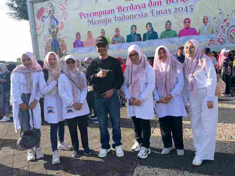 senam-bersama-penuh-semangat-kebersamaan