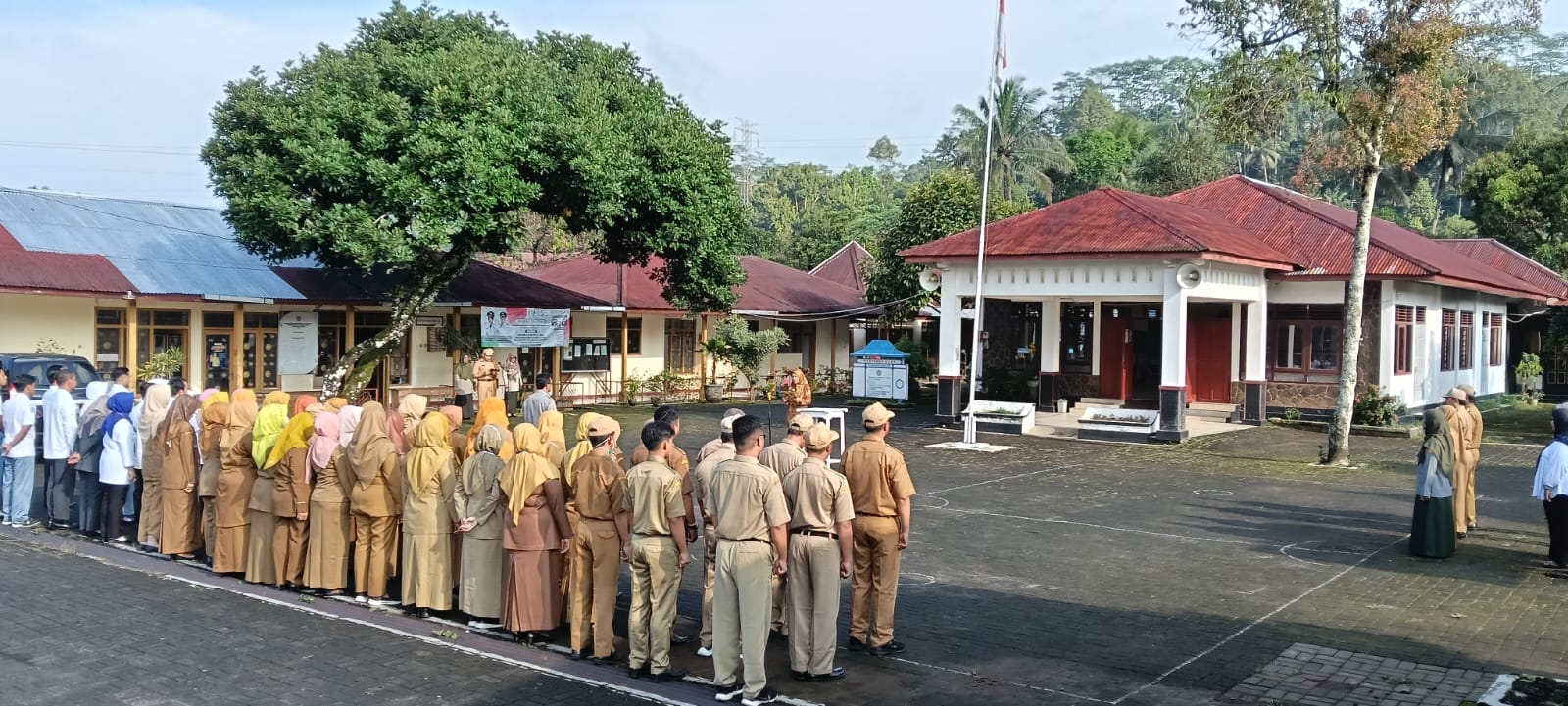 apel-pagi-pegawai-kantor-kecamatan-leksono-4