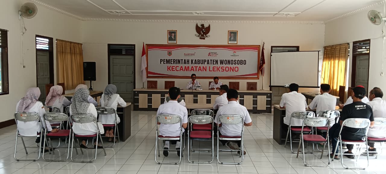 rapat-interen-kantor-kecamatan-leksono