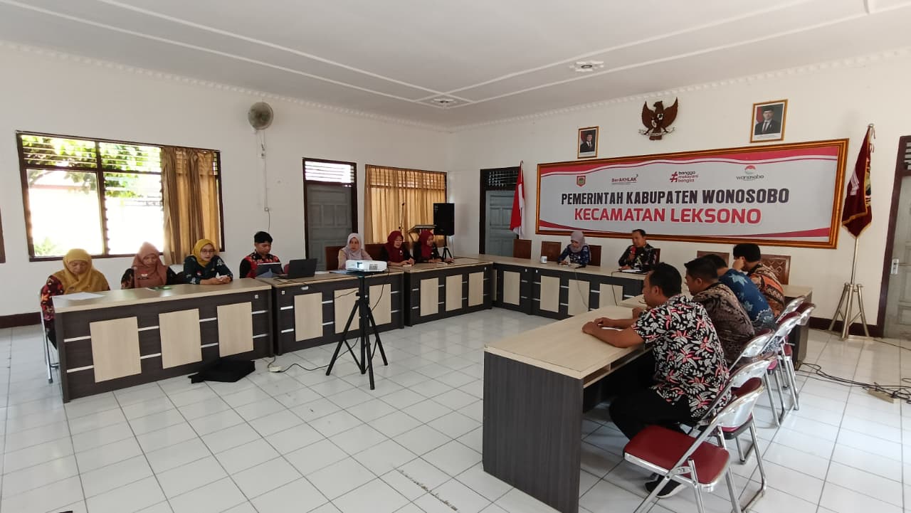 rapat-koordinasi-internal-kecamatan-leksono