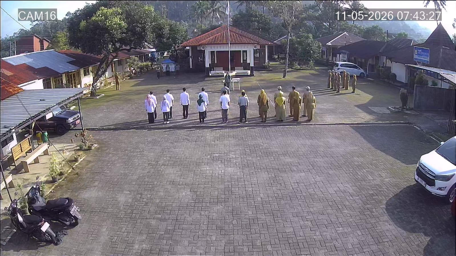upacara-pagi-pegawai-kecamatan-leksono-2