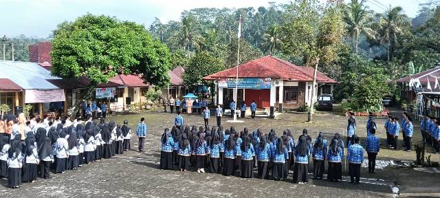 Upacara Peringatan HUT Ke-54 KORPRI, HUT Ke-26 Dharma Wanita Persatuan, HUT Ke-80 PGRI dan Launching Gerakan ASN Bangga Berwisata Tingkat Kecamatan Leksono