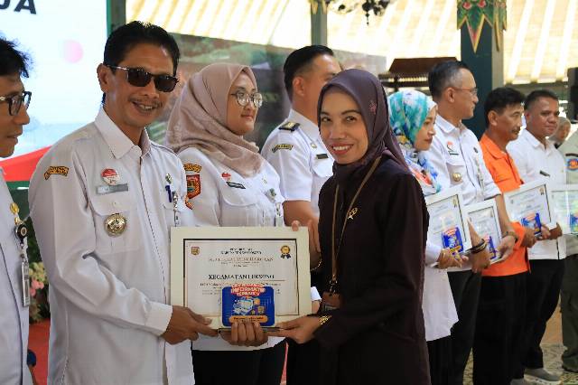 PPID Pelaksana Kecamatan Leksono meraih Peringkat 5 Kategori Kecamatan