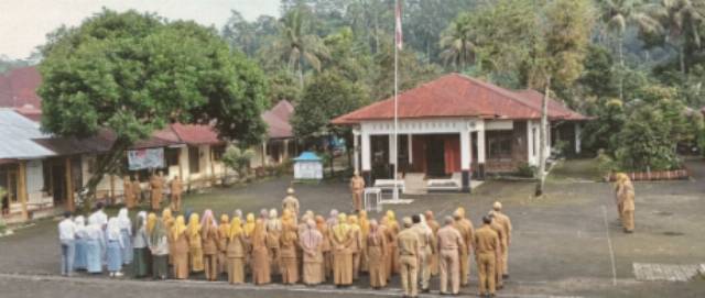 Apel Pagi Pegawai Kantor Kecamatan Leksono