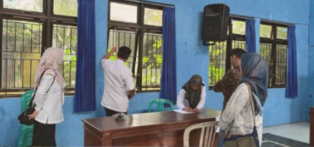 Seksi Pemerintahan Kecamatan Leksono bersama Pendamping Desa melaksanakan Monitoring dan Evaluasi (Monev) Dana Desa